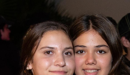  Lucianna Urías y Alba Lu.