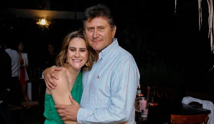  Alejandra Román con su papá Carlos Román.