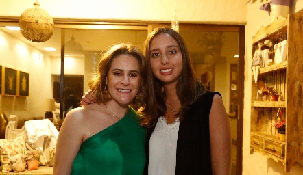  Alejandra Román y  Sofía Villanueva.