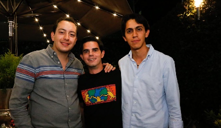  Jorge, Gustavo y Carlos.