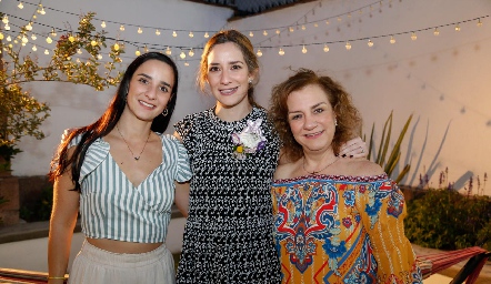 Luli y Mariana Lamas con su mamá Ana Luisa Torres.
