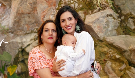  3 generaciones, Claudia Revuelta, Claudia Díaz de León e Iker Del Valle.
