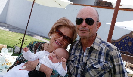  Marcelle Coulon con su hijo Carlos Del Valle e Iker.