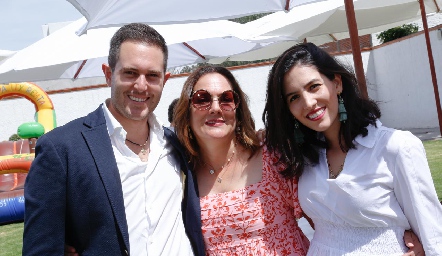  Carlos Del Valle, Claudia Revuelta y Claudia Díaz de León.