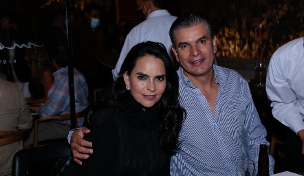 Marily de Tobías y Javier Tobías.