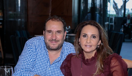  Luis Nava y Cristina Villalobos.