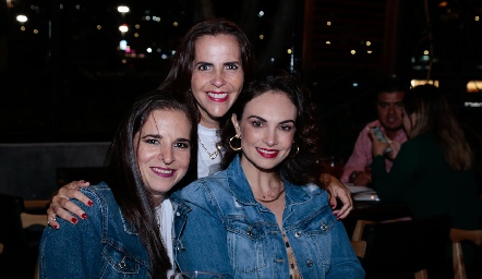  Silvia Ramón, Claudia Martínez y Danae Aranda.