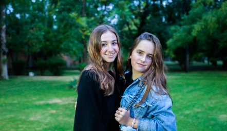  Isa y Priscila.