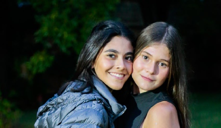  Ana y María Paula.
