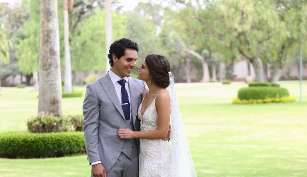  Mauricio Tobías Hinojosa y Adriana Olmos Carrera ya son esposos.