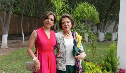  Ana Emelia y Melita Tobías.