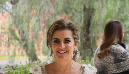  Adriana Carrera, mamá de la novia.