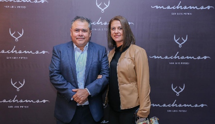  Juan Carlos Banda y Martha Albarez.