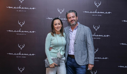 Martha Contreras y Sergio Medellin.