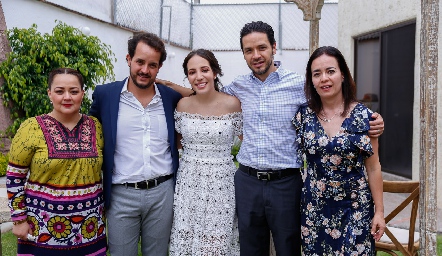  Los hermanos Sánchez Velázquez con Sofía Torres.