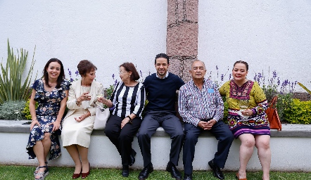  Paloma Sánchez, María Teresa Martín, Paloma Velázquez, Francisco Sánchez, Francisco Javier Sánchez y Patricia Sánchez.