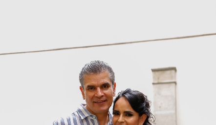  Javier Tobías y Marily Espinosa de Tobías.