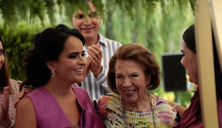  Marily Espinosa de Tobías con su suegra Melita Gómez de Tobías.