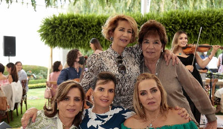  Isabel Carrillo de Tobías, Fe de Tobías, Ana Emelia Tobías, Marisa Mercado de Tobías y Mimí Hinojosa de Tobías.