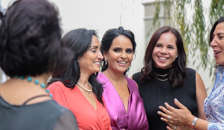  Alejandra Alcalde, Marily de Tobías, María Lázaro y Claudia Pozos.