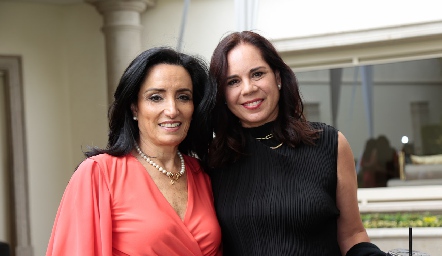  Alejandra Alcalde y María Lázaro.