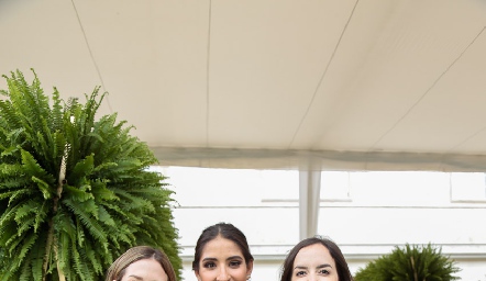  Paulina Esquivel, María Paula Tobías y Claudia Esquivel.