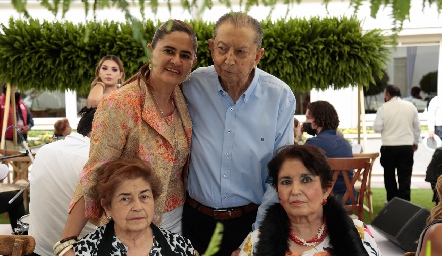  Carmenchu Arellano, Juan Espinosa, Chata Espinosa y Coco Espinosa.