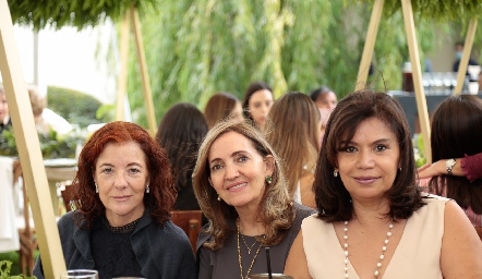  Mary Carmen García de Puga, Mónica Alcalde y Tita Ruiz.