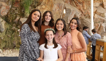  Cristina Nava, Renata Nava, Ximena Lozano, Ana Paula Ávila y Roberta Nava.