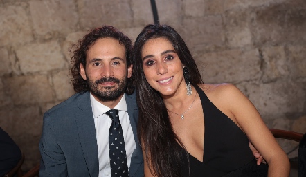 Efraín Barrera y Daniela Lavín.