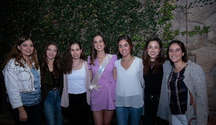  La novia con sus amigas.