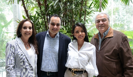  Leticia Castro, Claudio Guerra, Daniela Castañón y Claudio Guerra.