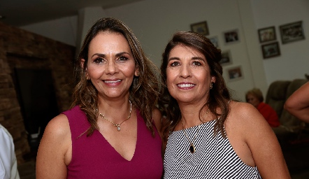  Las mamás de los novios: Toyita Villalobos de Dávila y Lourdes Bocard de Duarte.
