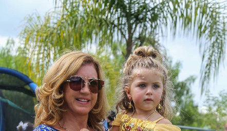  Guillermina con su nieta Sofía.