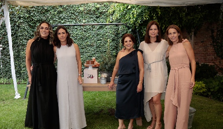  Berenice Cortez, Alejandra Arenas, Reina Suárez, Paulina Zermeño y Alejandra Allende.