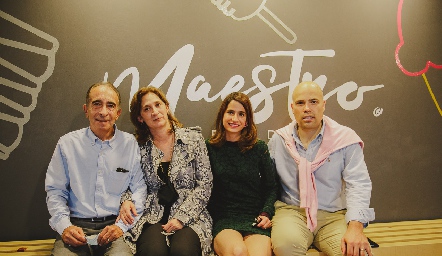  José Medlich, Mónica Leal, Mónica Medlich y Germán Sotomayor.