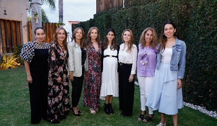  Yolanda Álvarez, Paty, Mónica y Elena Gaviño, Paty Gómez, Anabel Gaviño, Lucila Gaviño y Michell Cano.