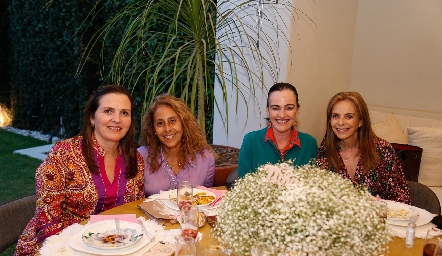  Gabriela Gómez, Lucila Gaviño, Lourdes Gómez y Elena Gaviño.
