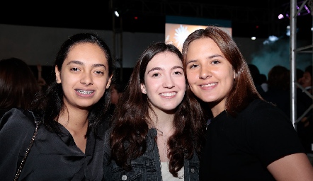  Lucero Robledo, Andrea Rafaela Hernández y María Belgodere.