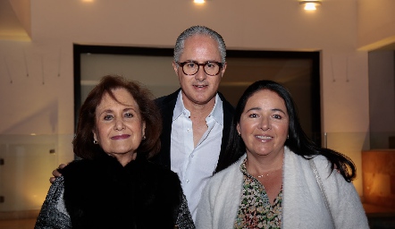  Martha Lee, Jorge Aldrett y Claudia de Aldrett.