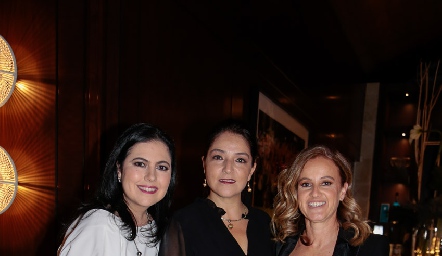 Christianne Cambeses, Adriana Calderón y Romina Madrazo.