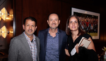  Obed Gutiérrez, Manuel Toledo y Paola Soto.