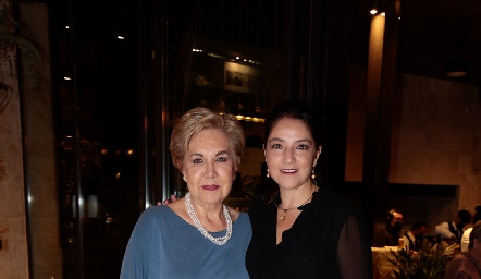  Lourdes Aguiñaga y Adriana Calderón.