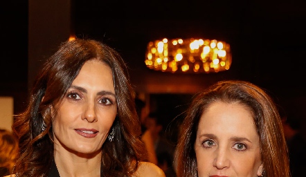  Claudia Artolózaga y Montse Fonte.