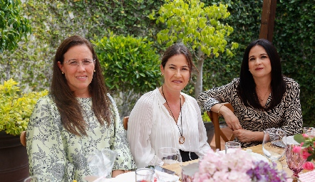  María Luisa Cermeño, Paola de La Fuente y Ana María Ortiz.