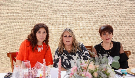  Maricarmen Haro, Carla Serna y Guadalupe González.