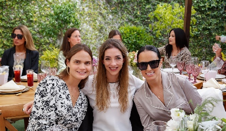  Miriam García, Mónica Garza y Natalia Leal.