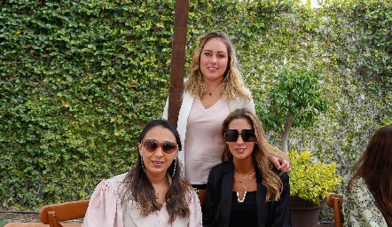  Pamela Tomás, Dani Jonguitud y Mariana Fajardo.