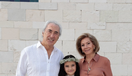  Roberta Gutiérrez con sus abuelos.