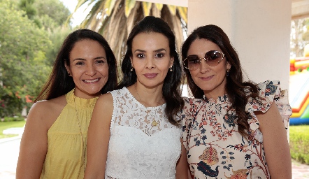  Alejandra Revuelta, Adriana Revuelta y Mercy Lafuente.